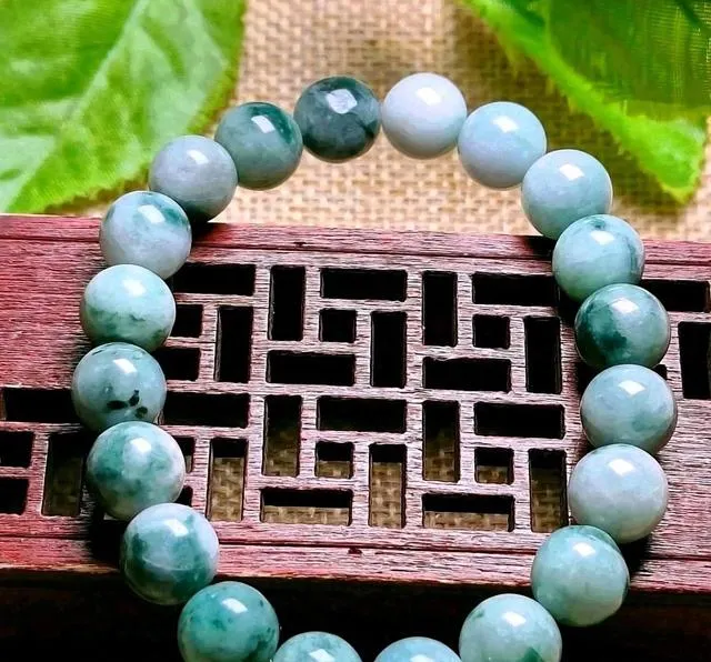 文玩市场惨淡啊!从10几万暴跌到几千几百,文玩手串的寒冬来了