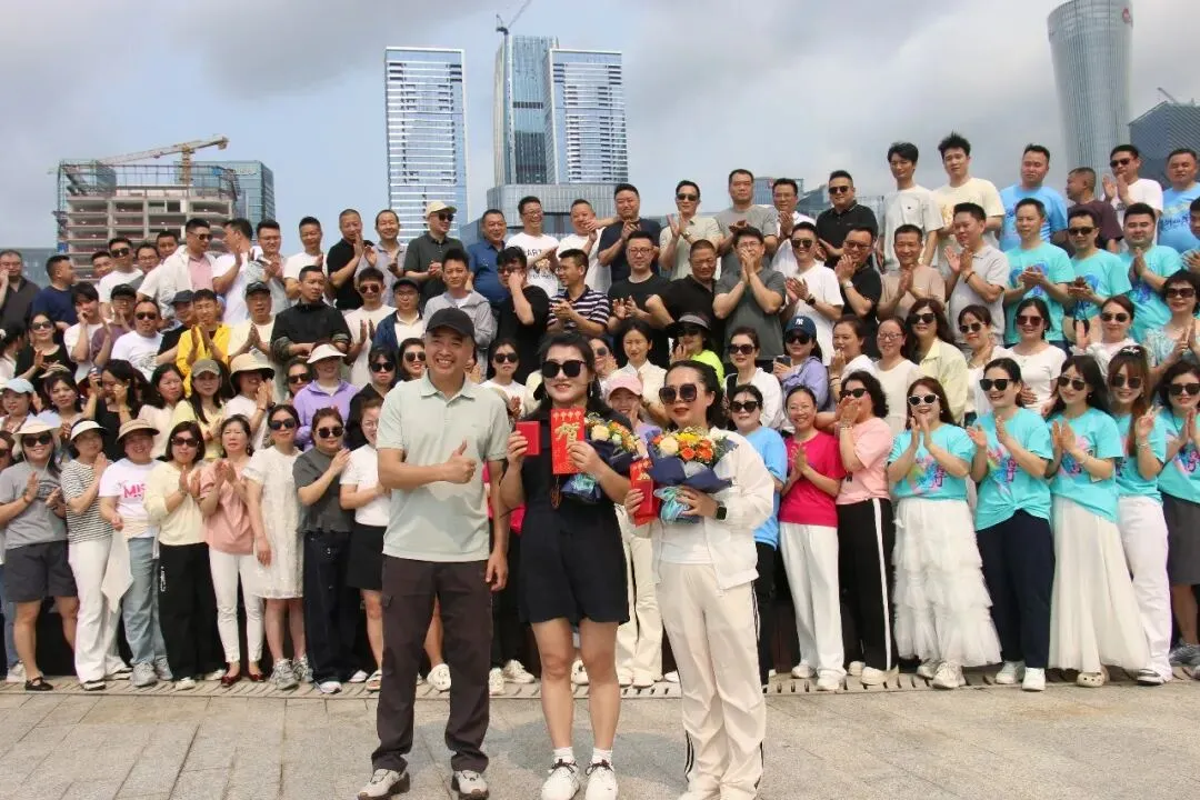 顶上集团全体营销人员欢聚深圳,共同见证2025各优秀团队获奖荣光时刻!