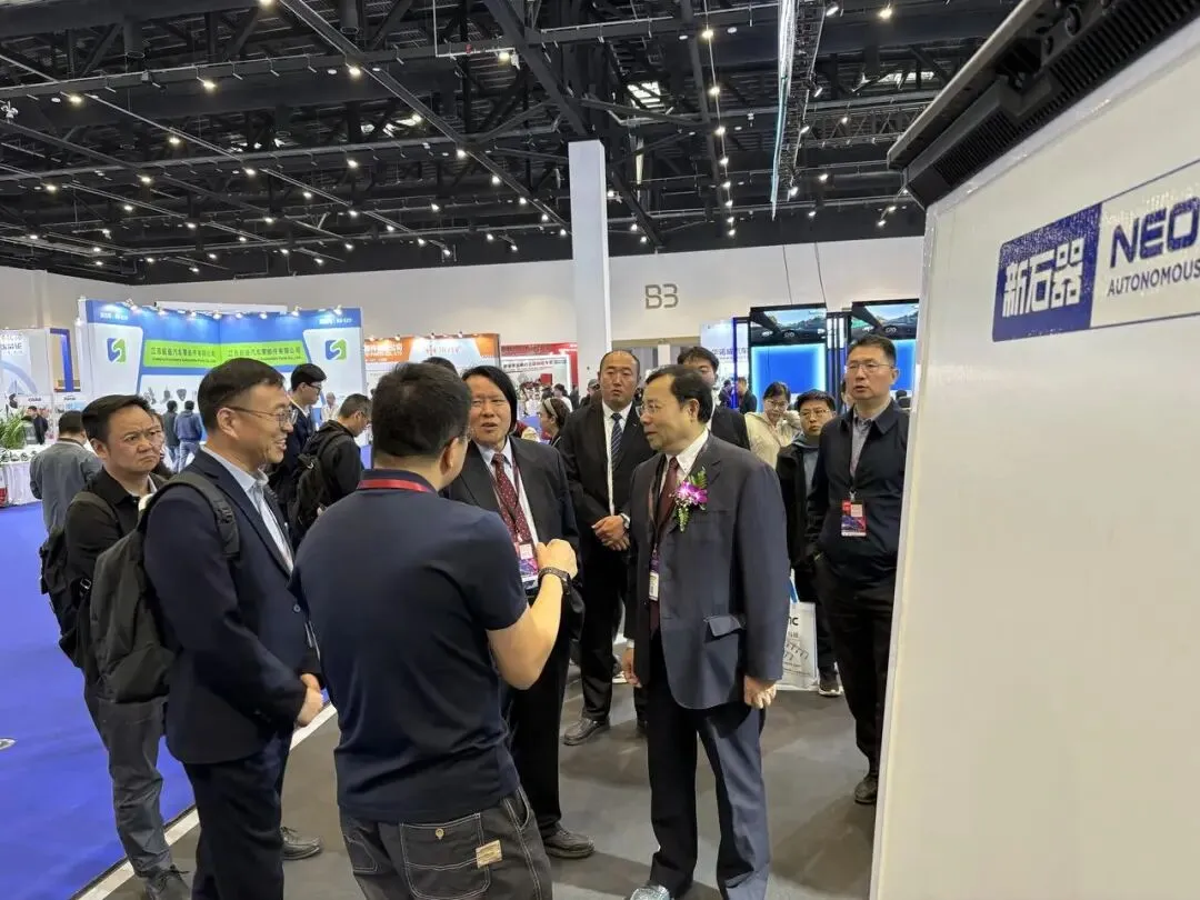 汽车后市场物流升级!新石器无人车亮相AMR,以落地实力诠释无人配送价值