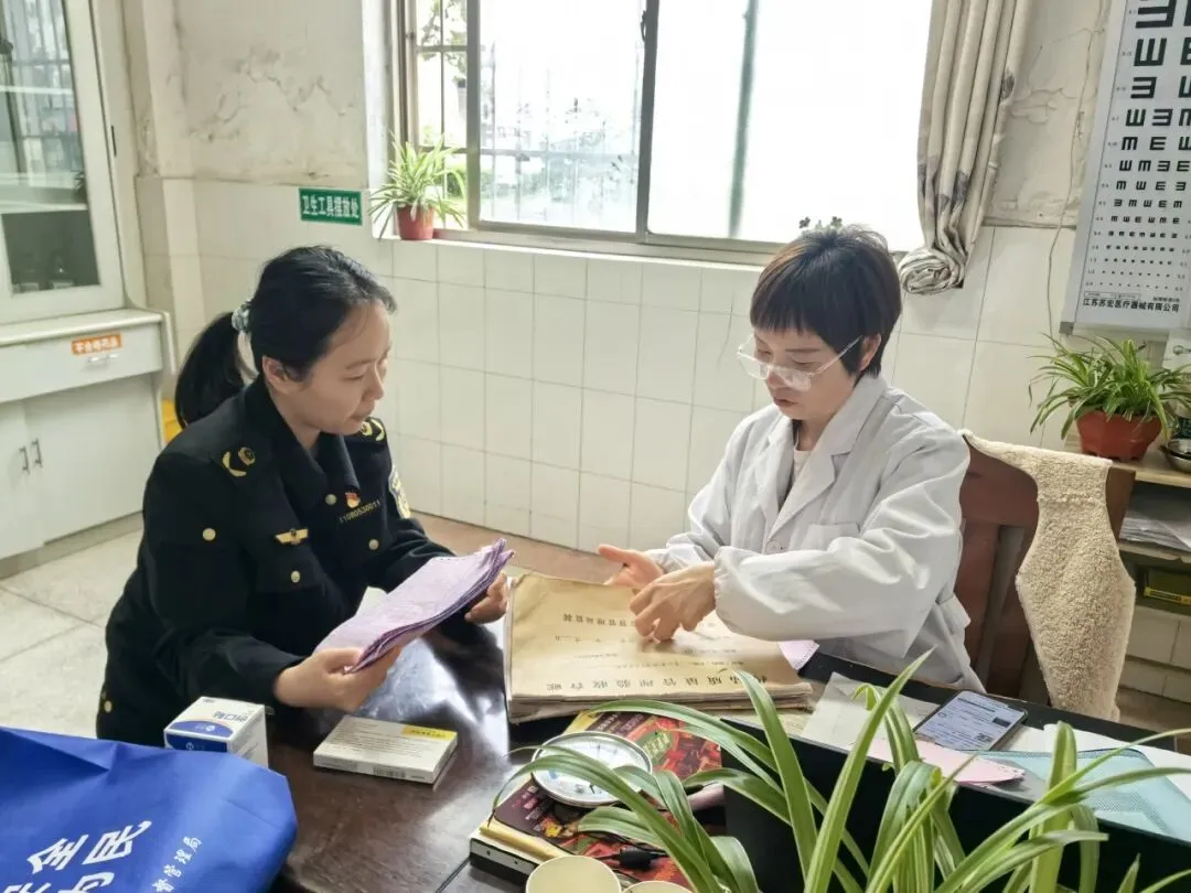 常山县市场监管局“三措并举”规范校医务室药械质量管理