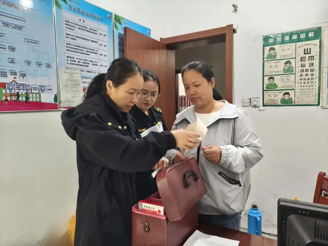 常山县市场监管局“三措并举”规范校医务室药械质量管理