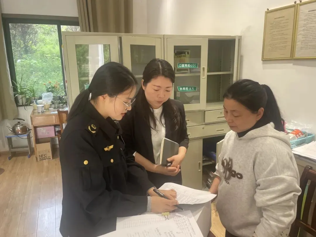 常山县市场监管局“三措并举”规范校医务室药械质量管理
