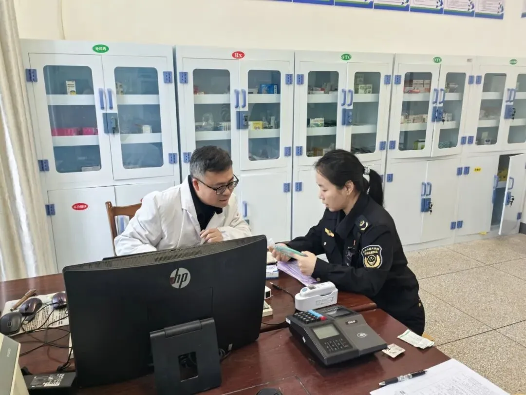 常山县市场监管局“三措并举”规范校医务室药械质量管理