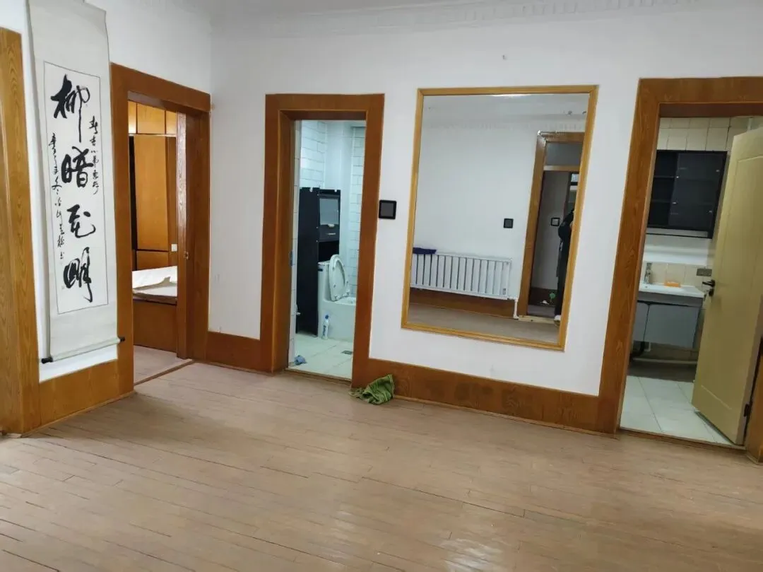 旧货市场南侧4楼98平售价30万三室一厅南北通透证件齐全交通便利