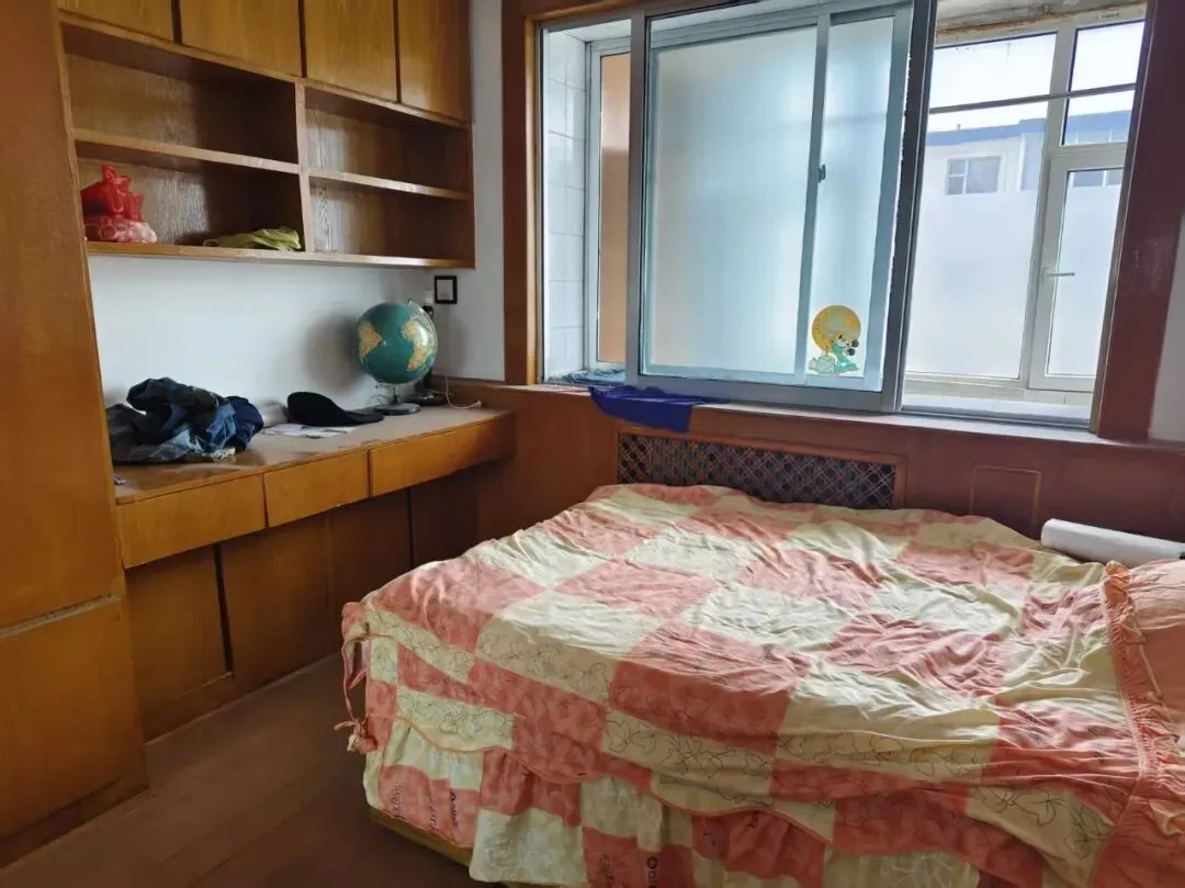 旧货市场南侧4楼98平售价30万三室一厅南北通透证件齐全交通便利