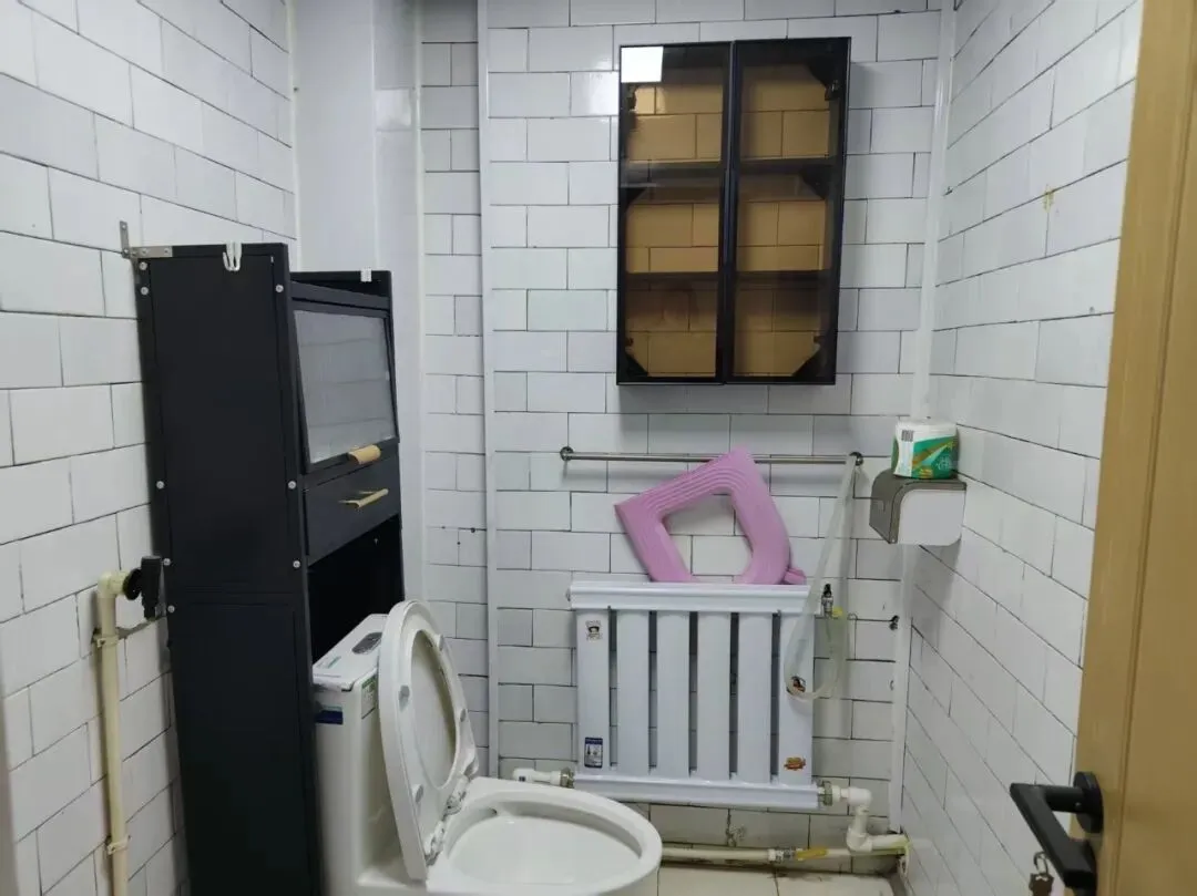 旧货市场南侧4楼98平售价30万三室一厅南北通透证件齐全交通便利