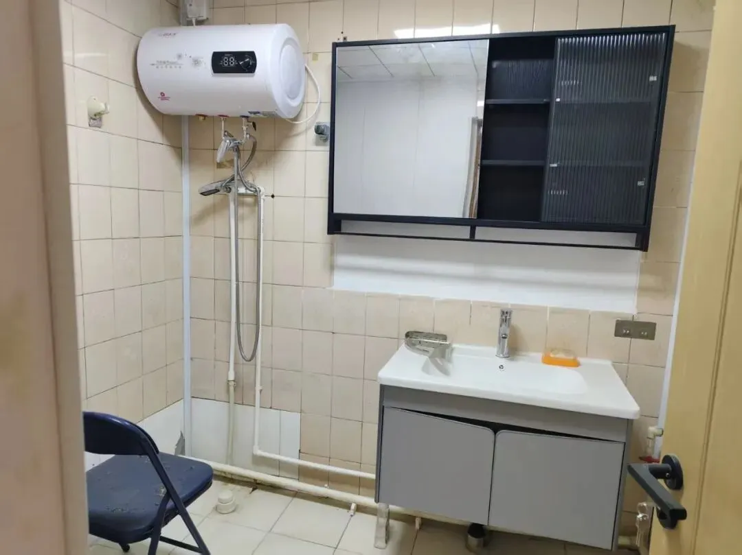 旧货市场南侧4楼98平售价30万三室一厅南北通透证件齐全交通便利