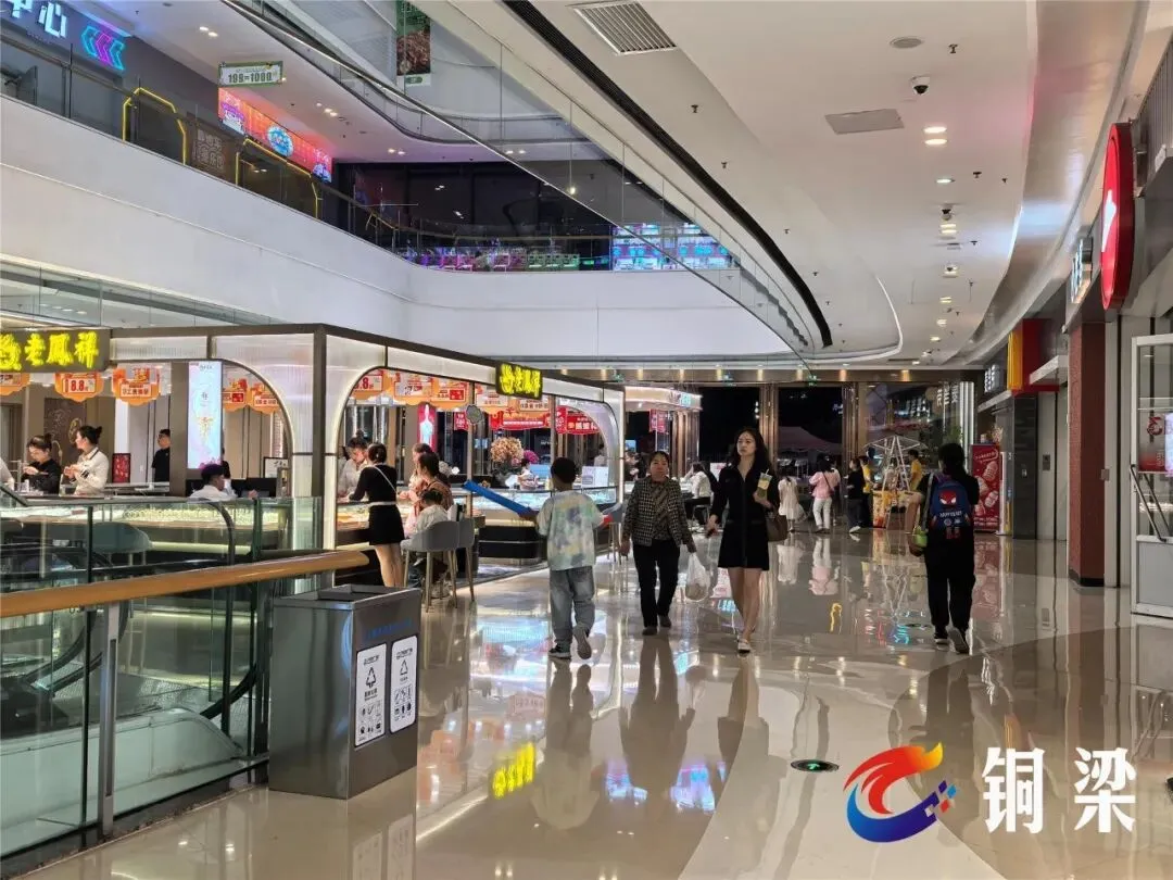 龙城天街商圈人气爆棚 消费市场尽显活力