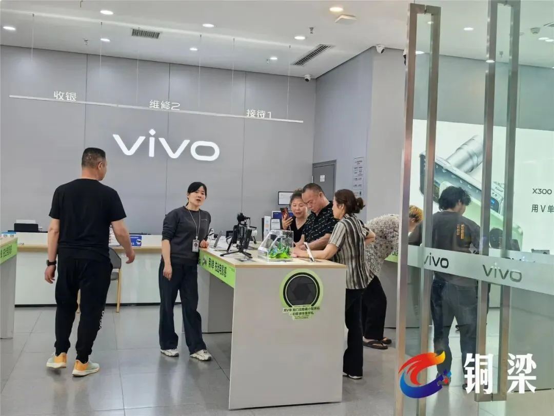 龙城天街商圈人气爆棚 消费市场尽显活力