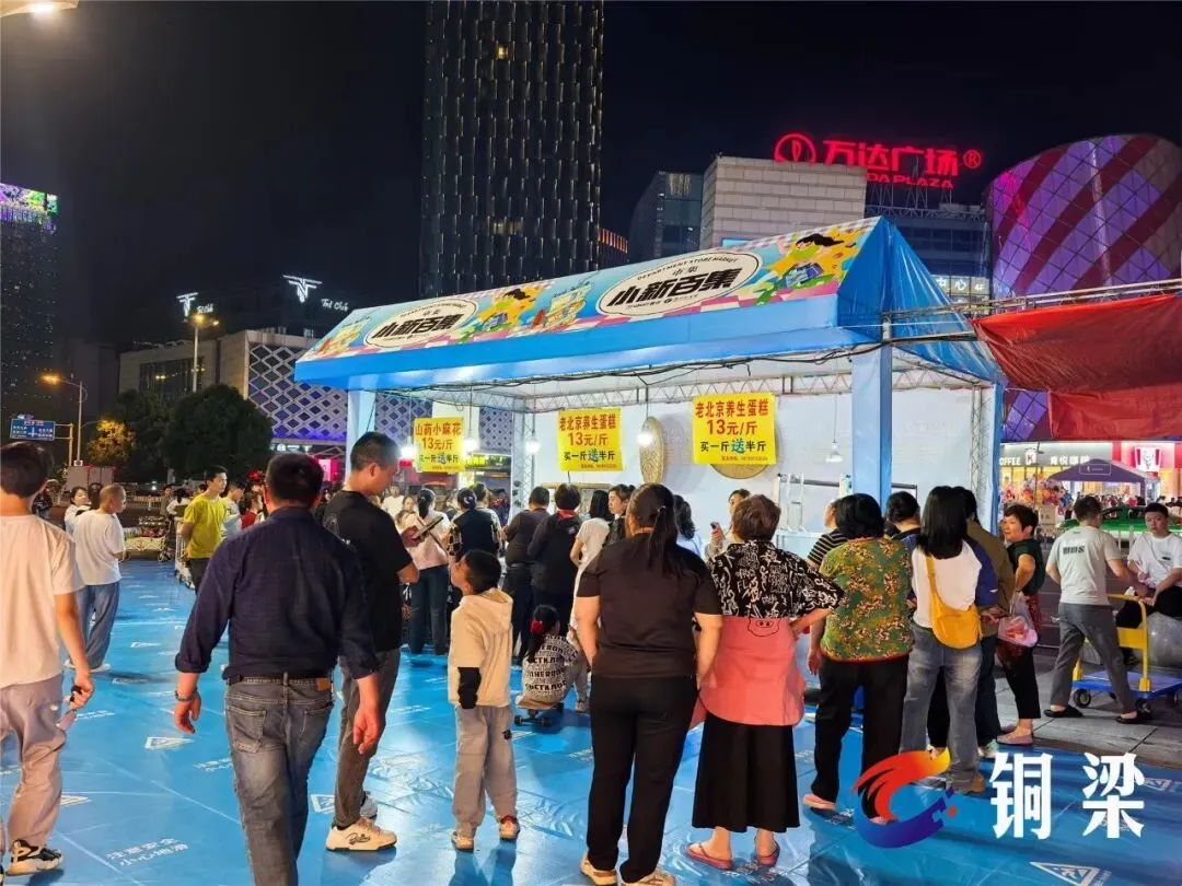 龙城天街商圈人气爆棚 消费市场尽显活力