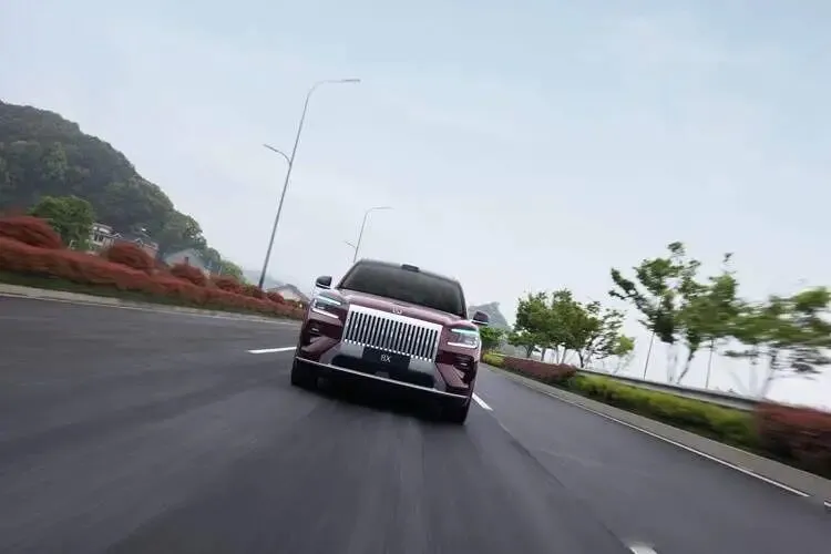 极氪8X降价搅局新能源市场,对手慌了手脚,用户挤破头抢什么好礼?