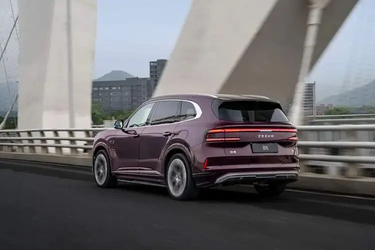 极氪8X降价搅局新能源市场,对手慌了手脚,用户挤破头抢什么好礼?