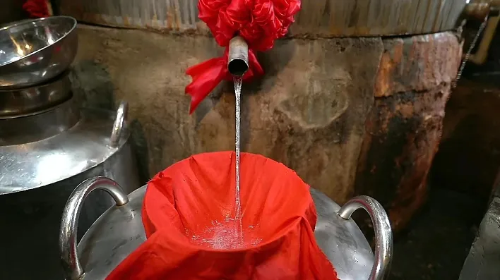 去包装、喝纯粮、按两买:千亿散酒市场,喝出了中国人的新活法