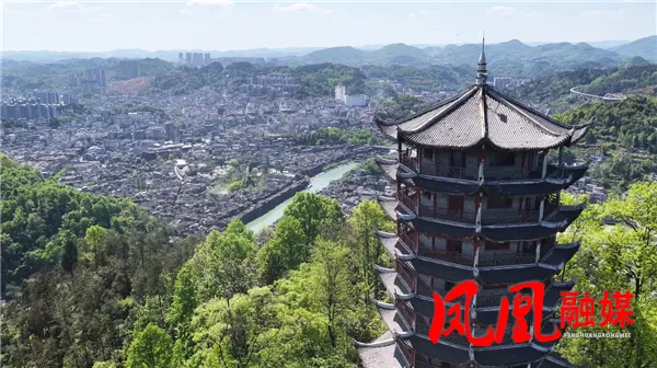 凤凰古城:服装租赁市场持续升温 五一假期有望迎来客流火爆