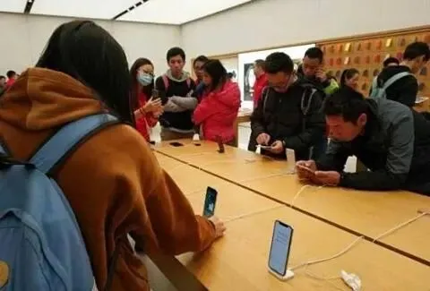 中国手机市场变天!华为重回第一,苹果成“性价比”黑马,小米跌惨了