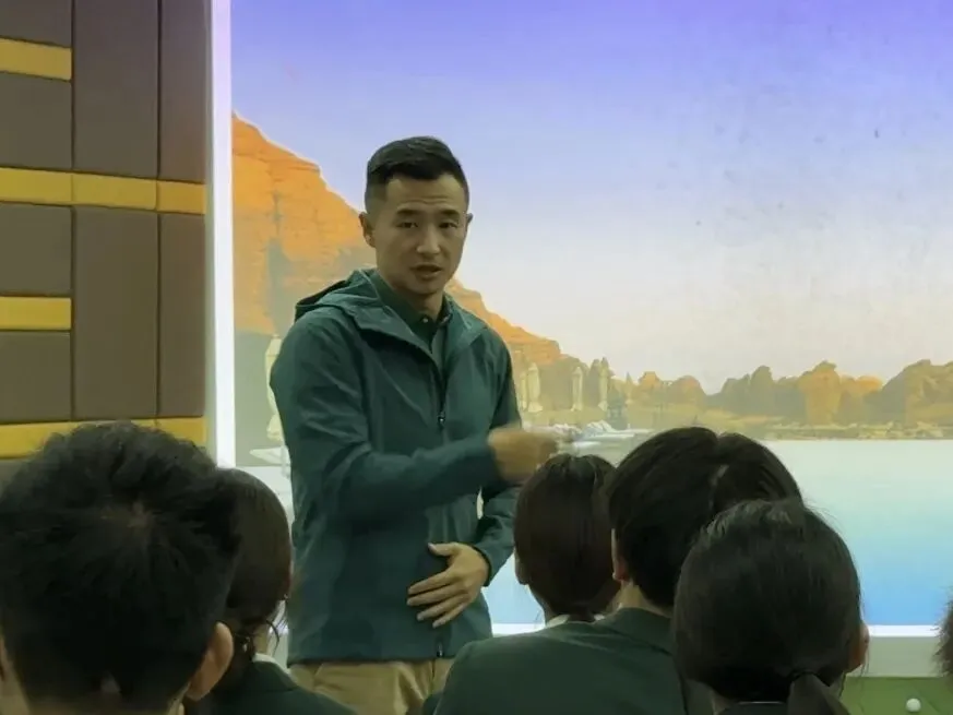 塑造反差魅力,读懂营销初心——湖南幼专达尔特高尔夫订单班黄总专题授课