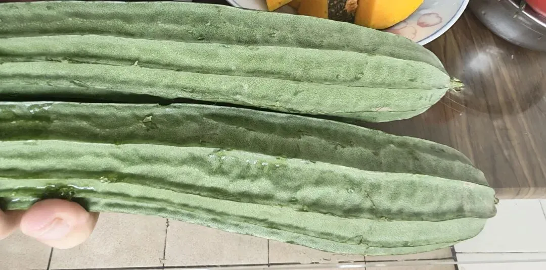 周末喜欢早起去市场外面逛逛,看看本地卖菜的啊婆都有什么时令好菜