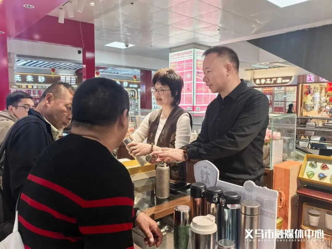 与市场发展同频共振——访国际商贸城一区经营户李红松