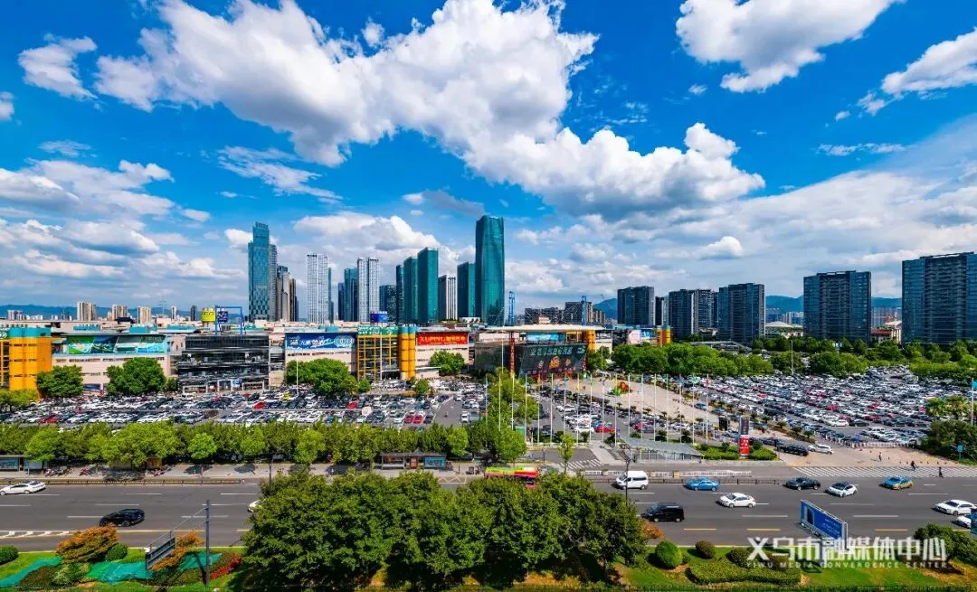 与市场发展同频共振——访国际商贸城一区经营户李红松