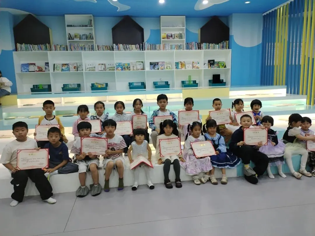 萌娃出摊啦!寻甸“书香市集”跳蚤市场欢乐爆棚