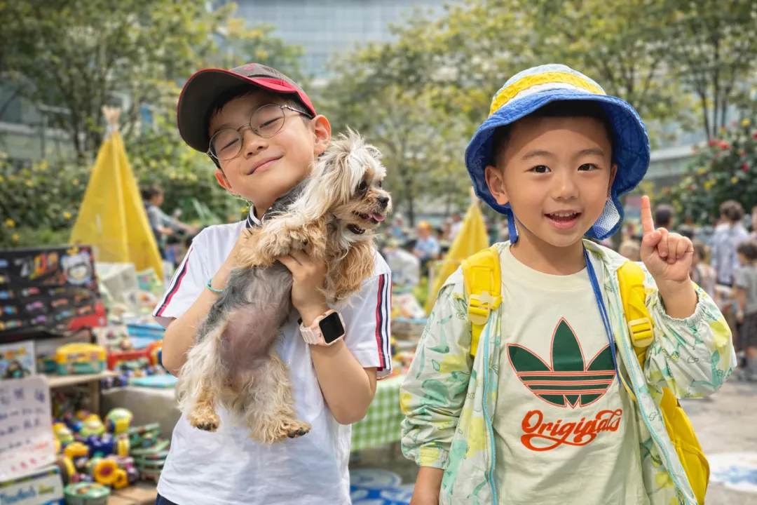 跳蚤市场这一天,我看见了孩子们第一次做生意,也看见了妈妈们的了不起