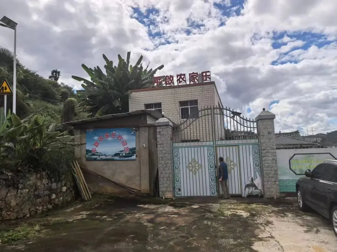 【旺房转租】现有华西农贸市场对面整栋酒店转租,水电齐全,周边基础设施配套成熟,停车方便;接手即可运营.详情点击下方链接….