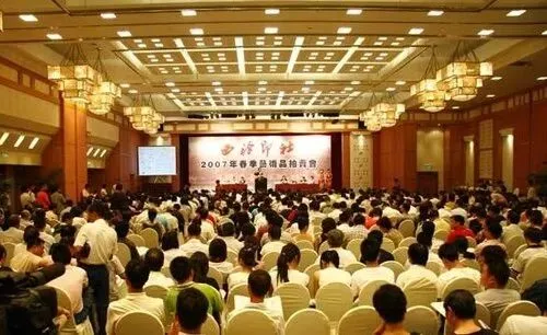 佣金之变:2026年艺术品市场的权力博弈与藏家生存法则