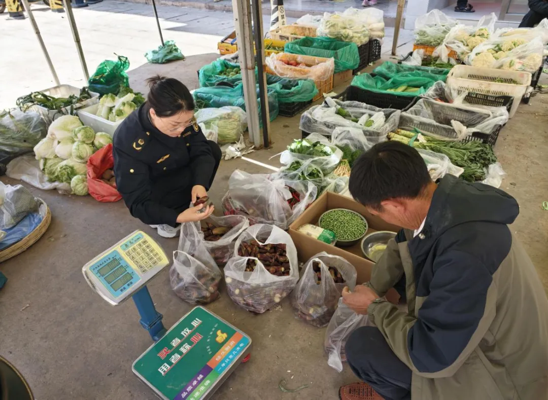 大姚县市场监管局:“宣传+监管”同步发力守护群众“舌尖上的春天”