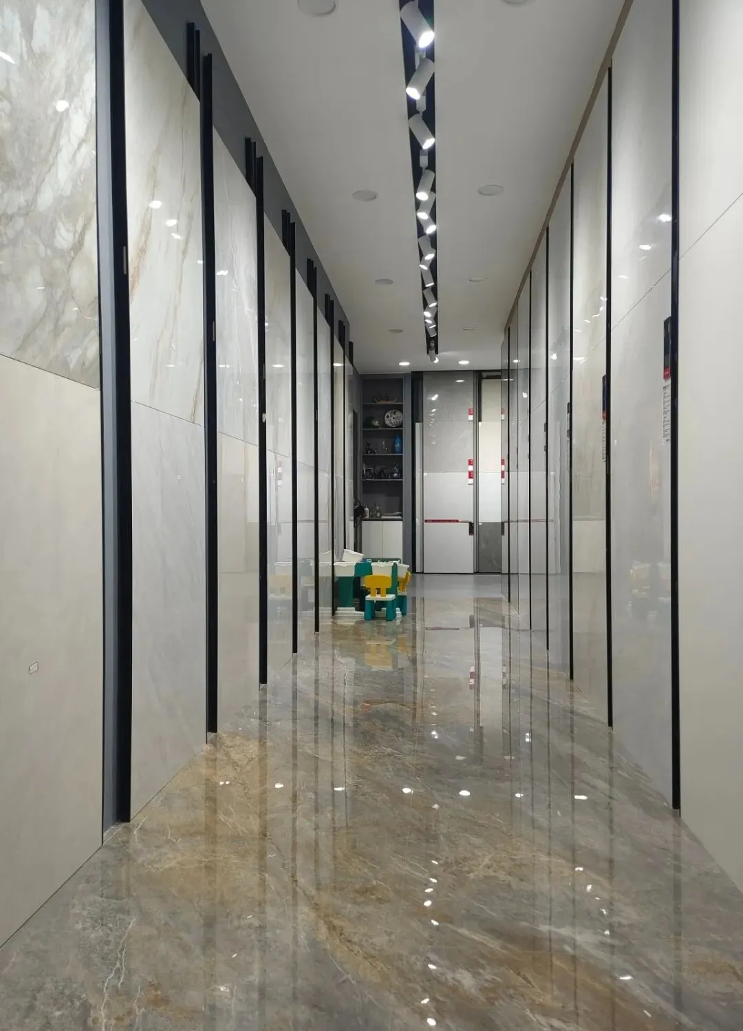 桂平市能强瓷砖.岩板【聘】销售员、市场外拓经理、店长,待遇从优~