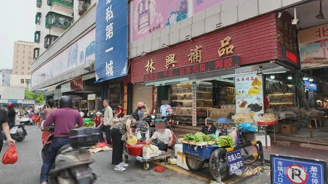 潮阳东门市场、南门市场、北新市场周边乱摆卖现象,尤为突出!