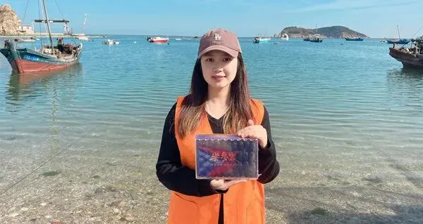 “海参市场”价格被打下来了,这个叫庞佳欣的妹子在全国火了!