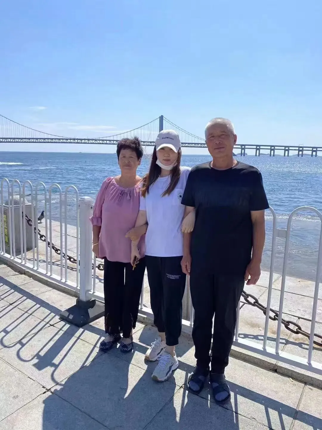 “海参市场”价格被打下来了,这个叫庞佳欣的妹子在全国火了!