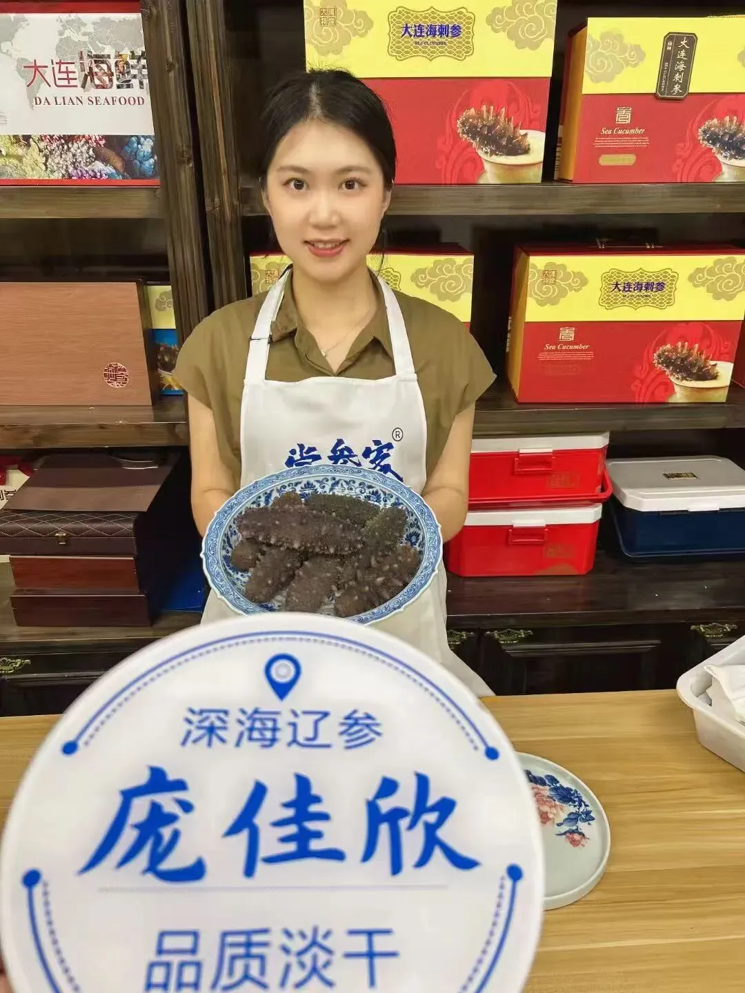 “海参市场”价格被打下来了,这个叫庞佳欣的妹子在全国火了!