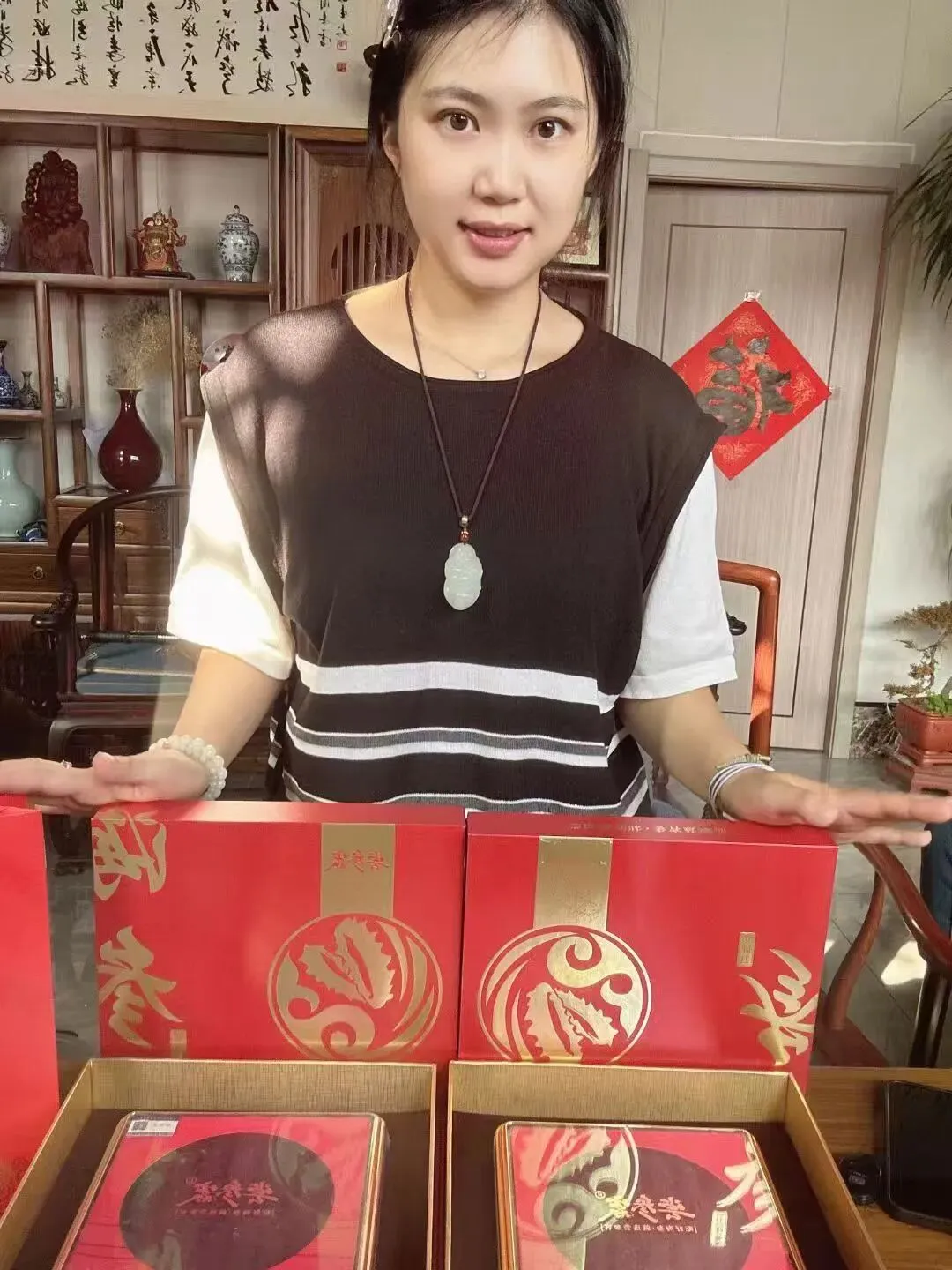 “海参市场”价格被打下来了,这个叫庞佳欣的妹子在全国火了!