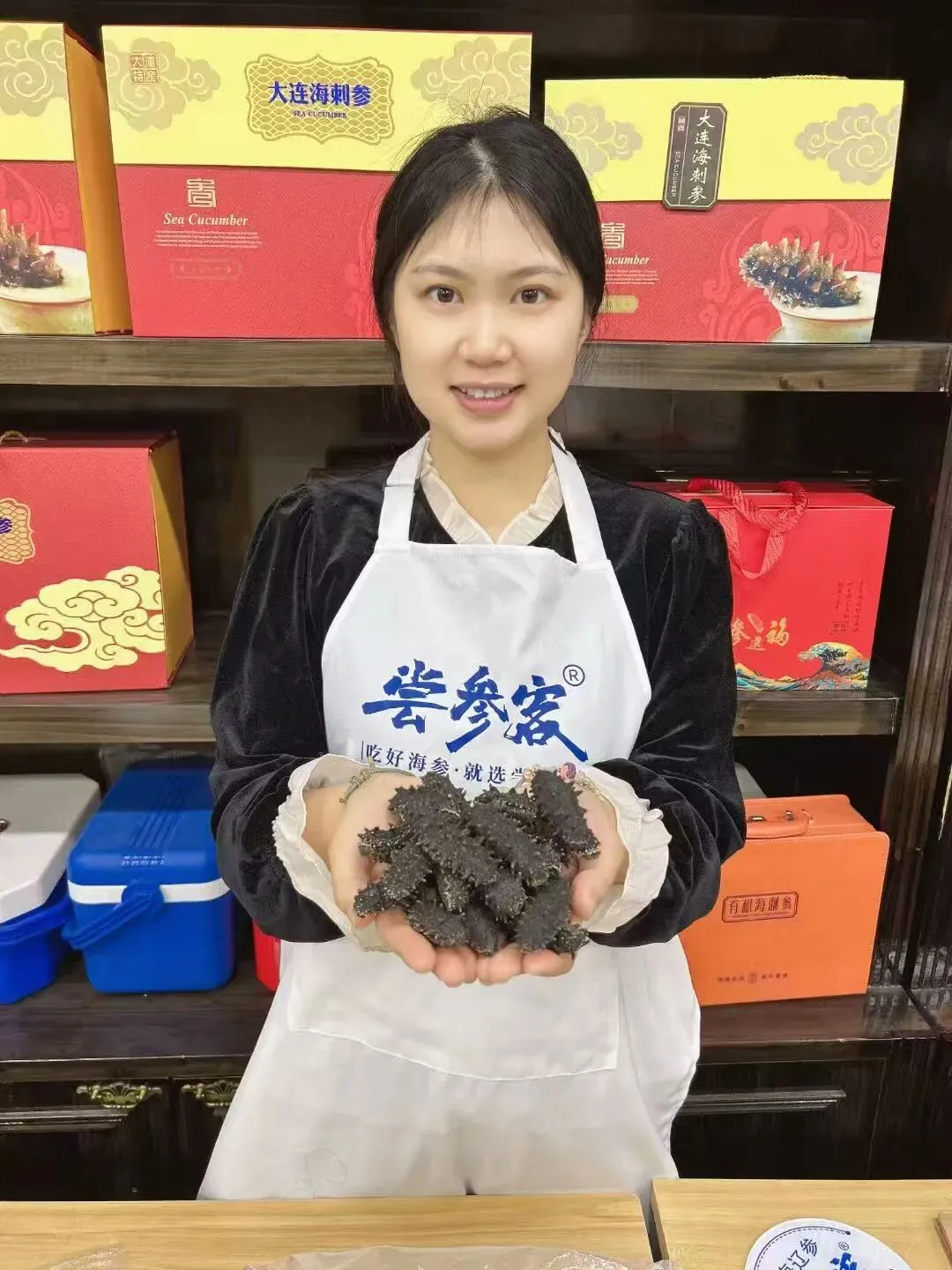 “海参市场”价格被打下来了,这个叫庞佳欣的妹子在全国火了!