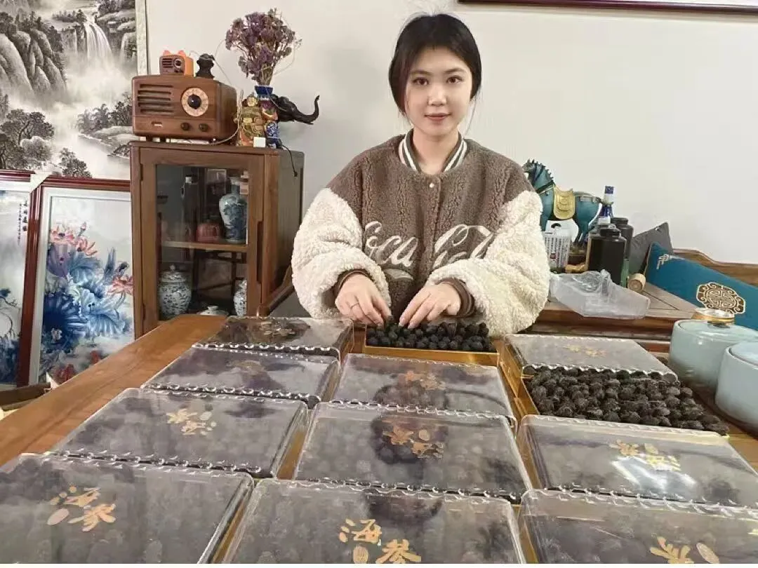“海参市场”价格被打下来了,这个叫庞佳欣的妹子在全国火了!