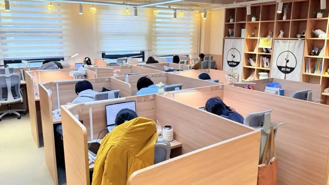 Real市场洞察 | 22岁不毕业:中国式“全职备考”正成为“后大学时期”常规人生