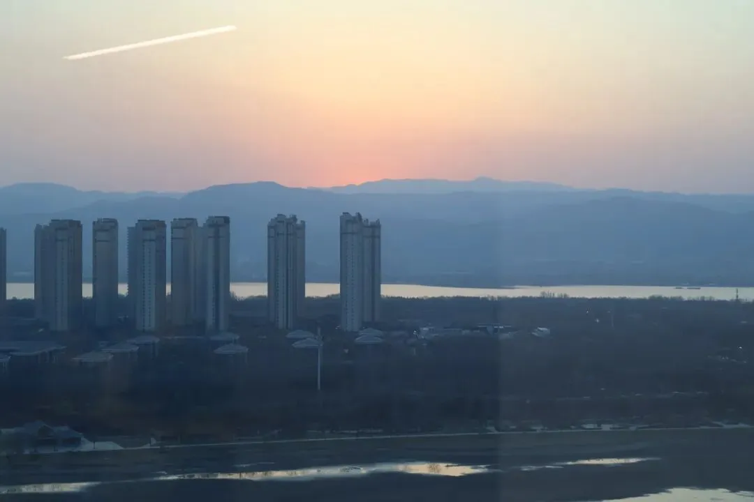 Real市场洞察 | 22岁不毕业:中国式“全职备考”正成为“后大学时期”常规人生