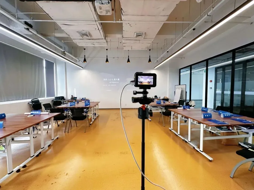 逯瑶老师丨《大客户销售商务礼仪》走进某云科技公司