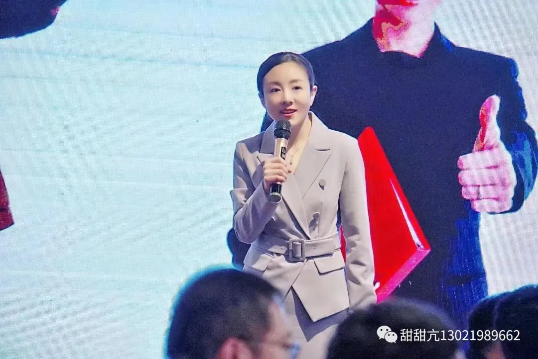 逯瑶老师丨《大客户销售商务礼仪》走进某云科技公司