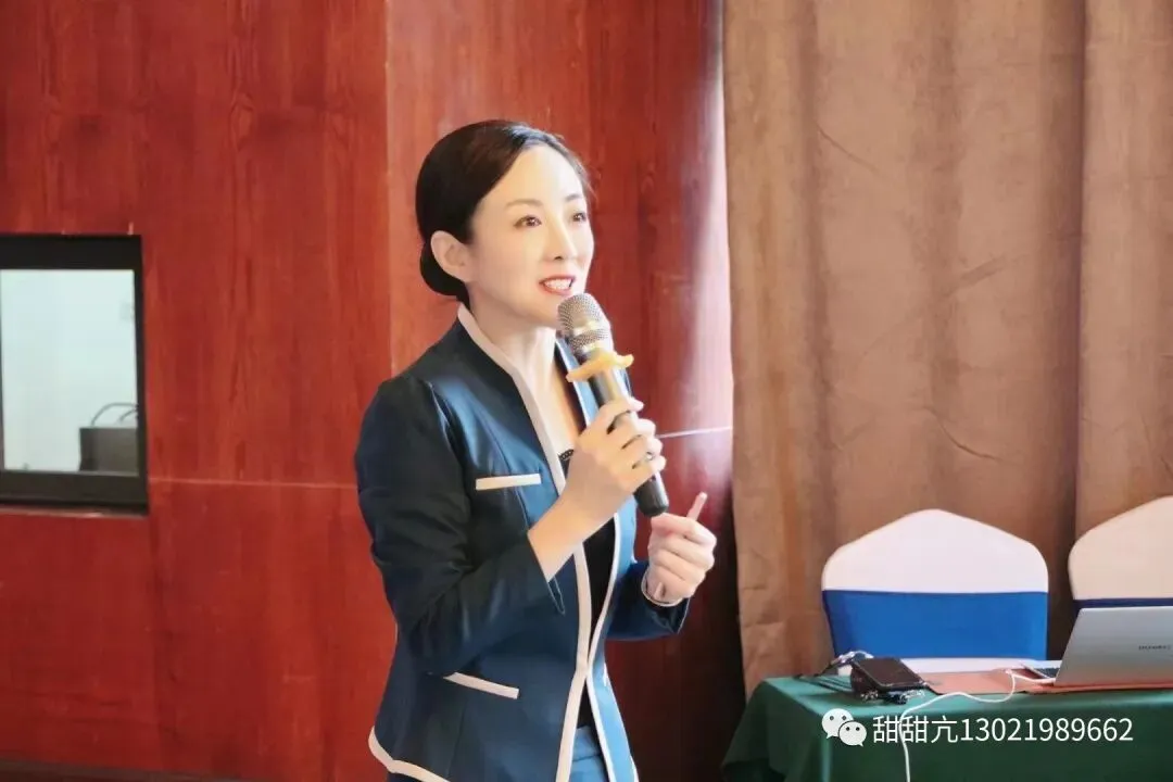 逯瑶老师丨《大客户销售商务礼仪》走进某云科技公司