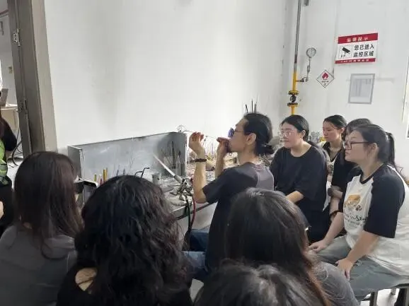 小玻璃玩转大市场!海藤博玻璃工作室以实践培育玻璃艺术新人才