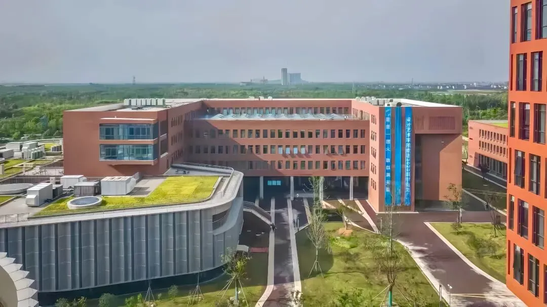 小玻璃玩转大市场!海藤博玻璃工作室以实践培育玻璃艺术新人才