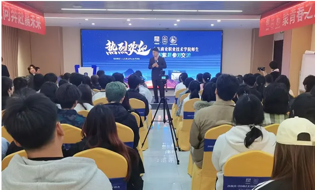 数字营销系师生赴紫晟集团开展实践教学