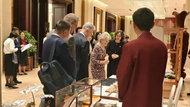 数字营销系师生赴紫晟集团开展实践教学