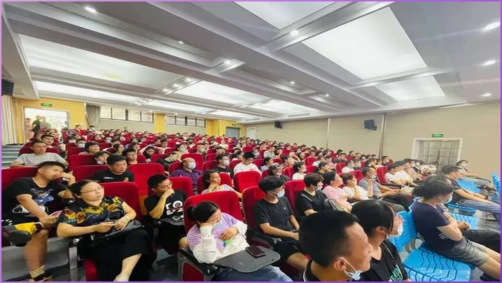 分数线持续走低的专业可能是就业市场在发出信号