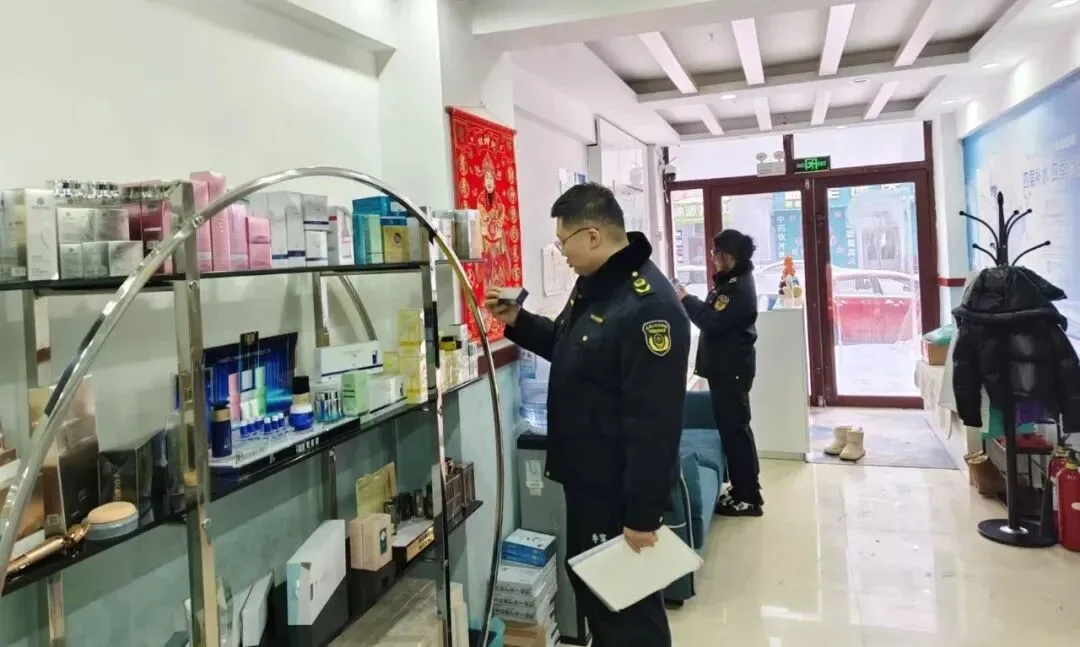 【护航双节】逊克县市场监督管理局开展节前“两品一械”安全检查