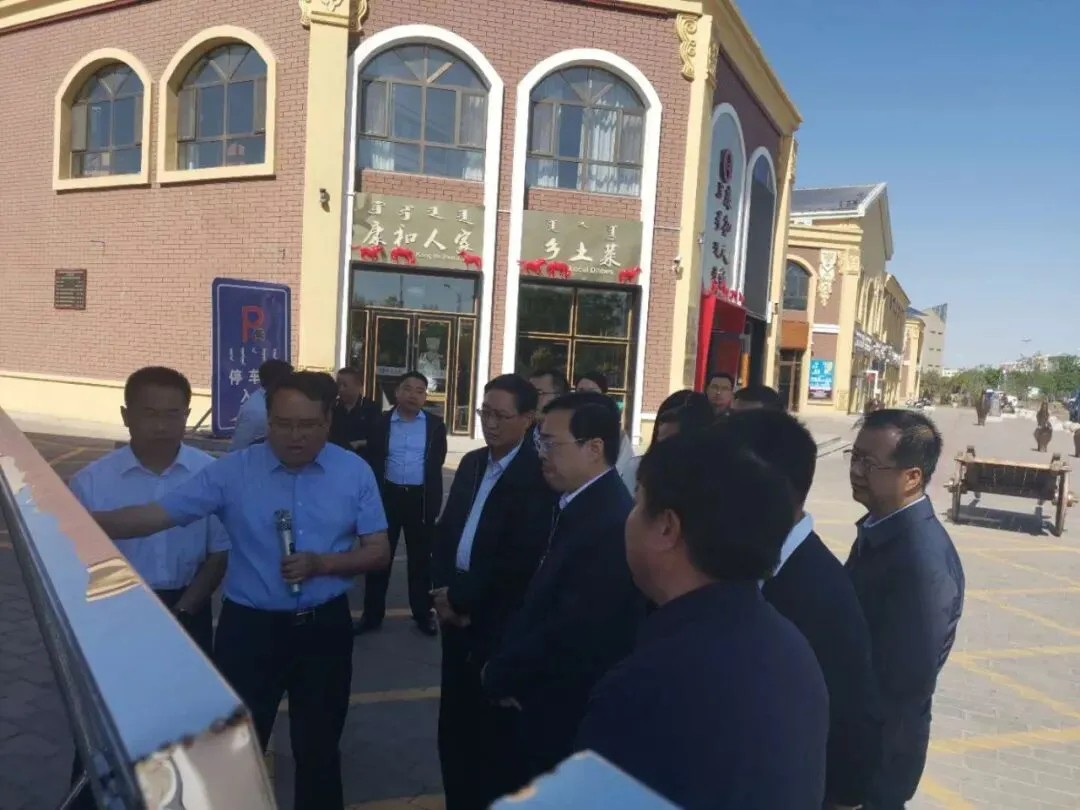 苏新亚旗长带队视察伊金霍洛旗劳动力资源市场