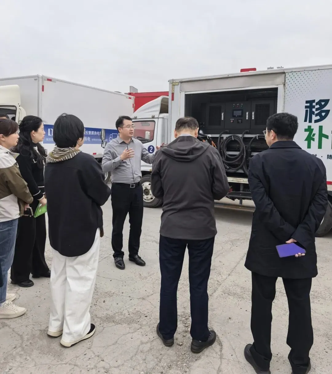 深度交流·共筑绿城|大连市北方农副产品市场协会会员单位莅临大连城投慧鹏座谈交流