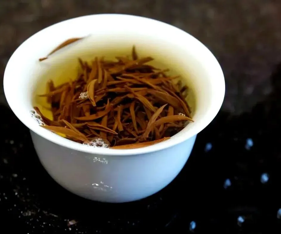 金骏眉选购避坑指南【完整版】:市场上90%都是假货?三步鉴别法让你轻松识破真假,不再花冤枉钱